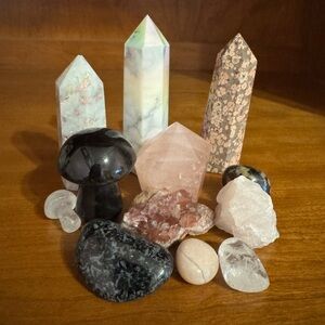 Elegant Crystal Obelisk Set - Multicolor